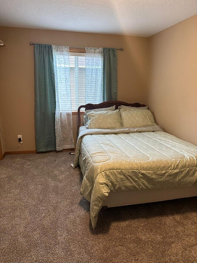 Building Photo - 1526 18th Ct SE