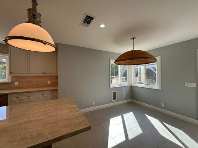 Building Photo - 1635 Larkfield Ave