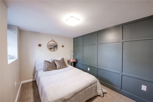 Building Photo - 261 Catalpa Pl