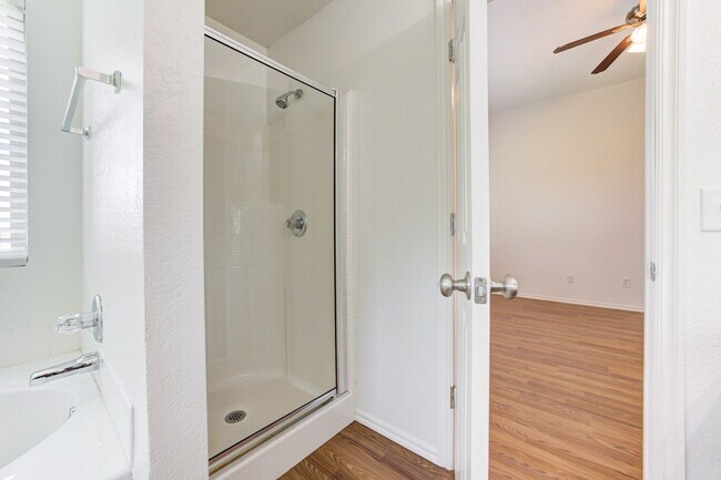 Building Photo - 2813 Edgemere Dr