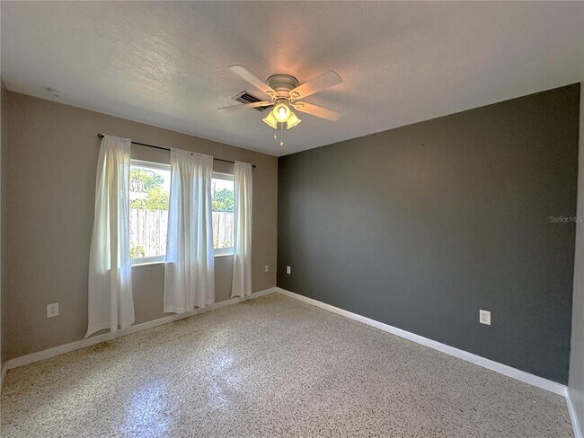 Building Photo - 2275 Hawthorne St