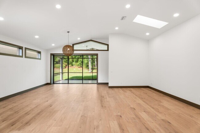 Building Photo - 4248 SW Mallard Creek Trail
