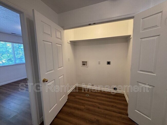 Building Photo - 154 E 100 N