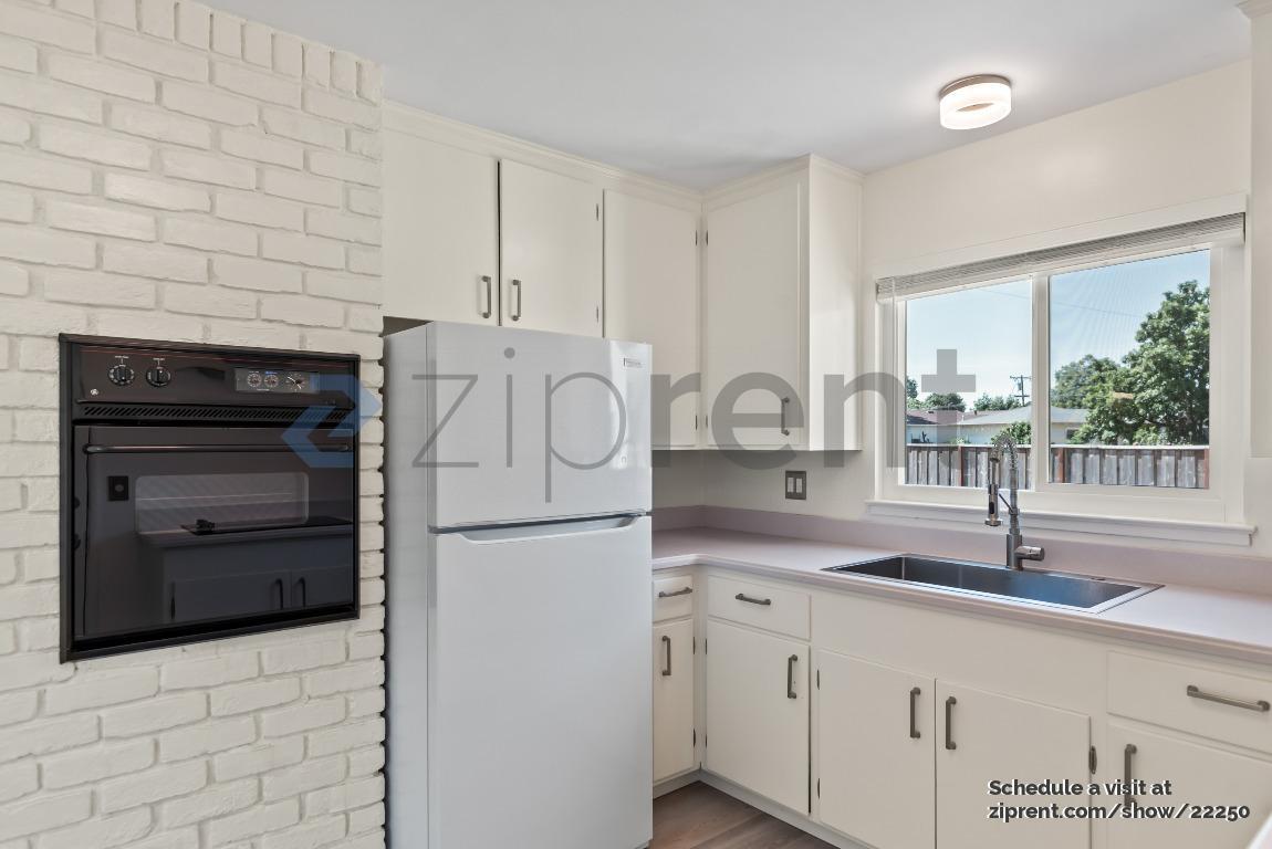Building Photo - Unit