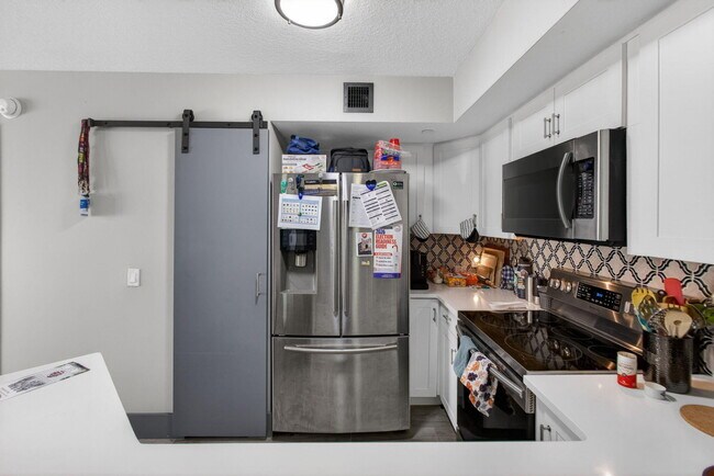 Building Photo - 4211 San Marino Blvd