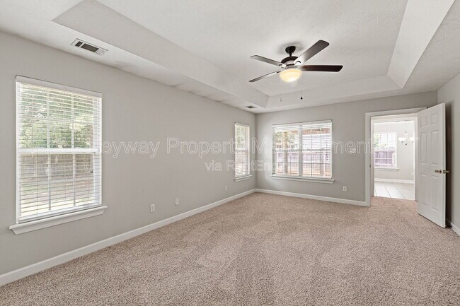 Building Photo - 633 Ventana Dr