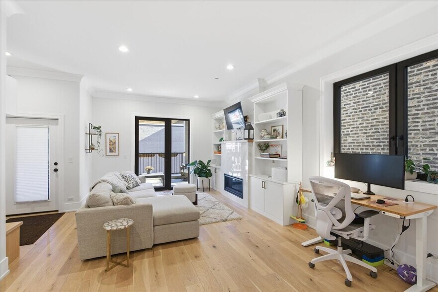 Building Photo - 3219 N Seminary Ave