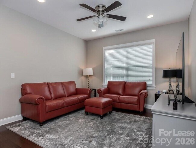 Building Photo - 10524 Royal Winchester Dr