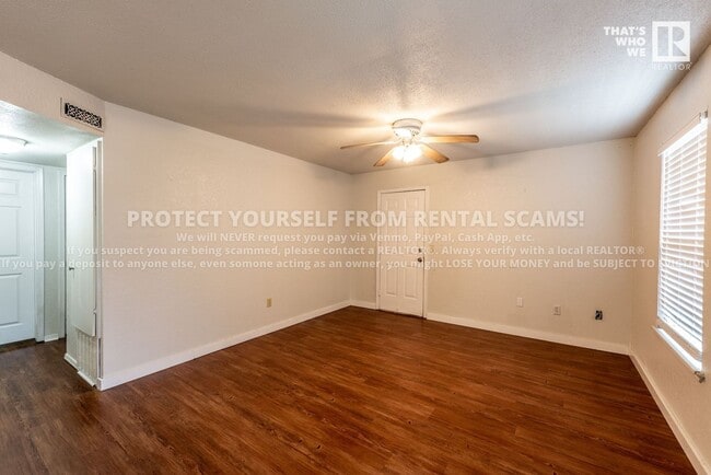 Building Photo - 2102 Blueberry Ln