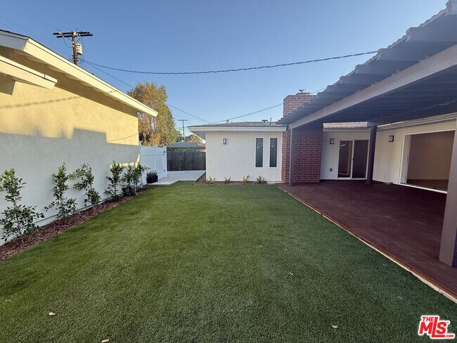 Building Photo - 6159 Sylvia Ave