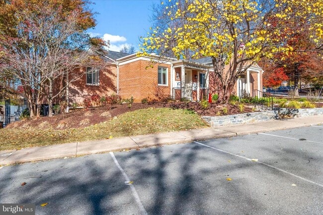 Building Photo - 10631 Weymouth St