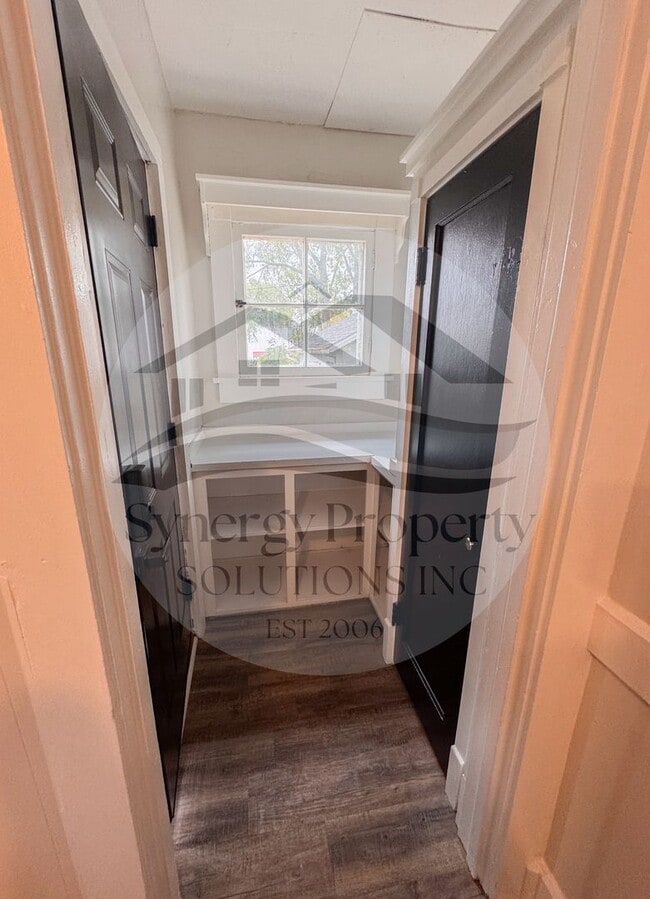 Building Photo - House with Garage