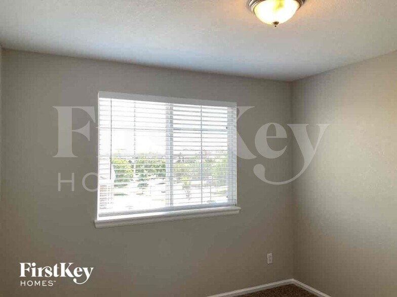 Building Photo - 24620 E Wyoming Cir