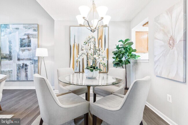 Building Photo - 7820 Somerset Ct