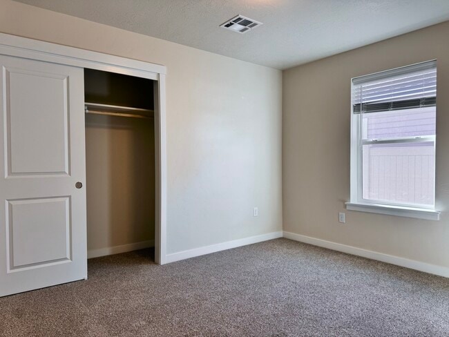 Building Photo - 7565 E Edison St