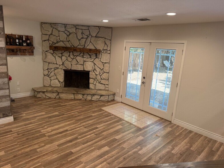 Building Photo - 2672 Kingston Ct