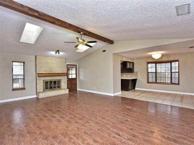 Building Photo - 2407 Versailles Dr