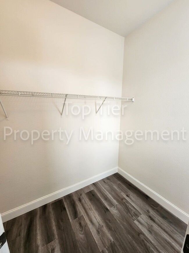 Building Photo - Stunning Newly Remodeled 4 bed / 2.5 bath ...
