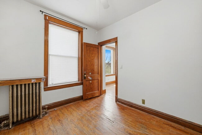 Building Photo - 1526 N Springfield Ave