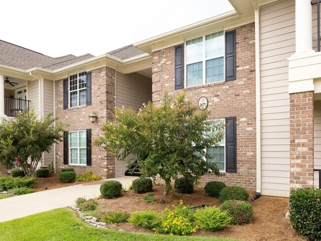 Building Photo - Beautiful 3 Bed 2 Bath Condo with Communit...