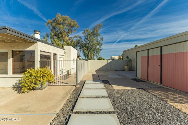 Building Photo - 4618 S Calle Los Cerros Dr