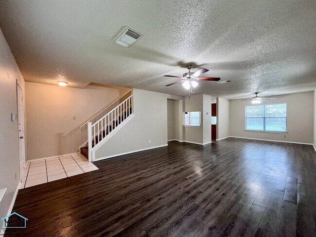 Building Photo - 8143 Chestnut Manor Dr