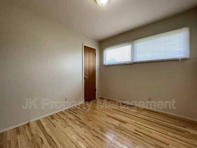 Building Photo - 717 52nd St S