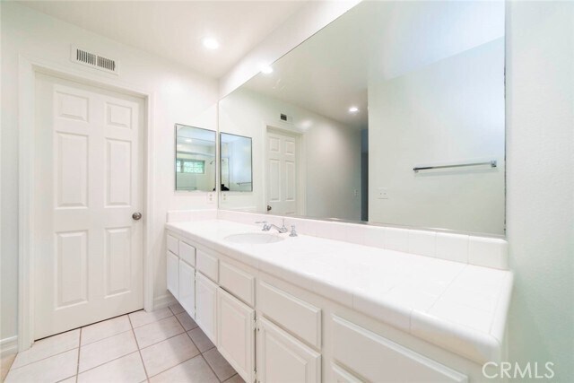 Building Photo - 20 Sirius