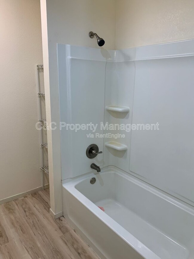 Building Photo - 622 Celebration Ct