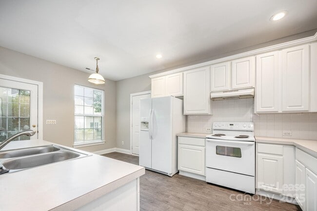 Building Photo - 6721 Charter Hills Rd