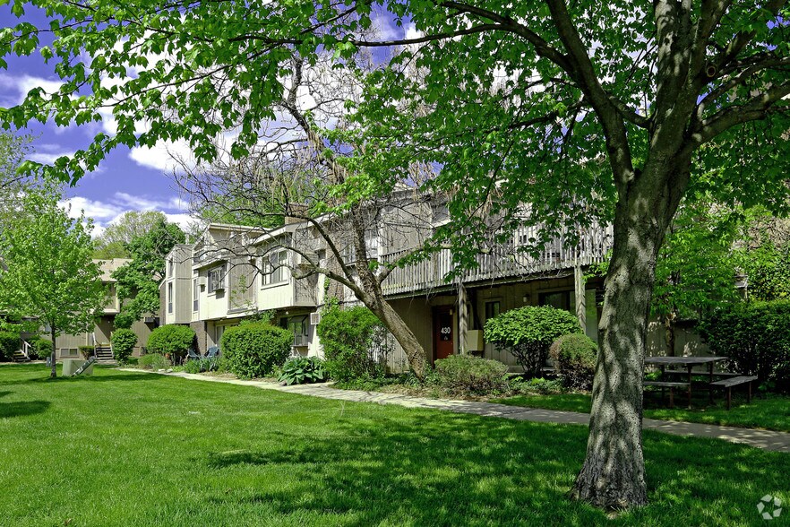 Amber's Timber Lodges 340486 N Crooks Rd Clawson MI 48017