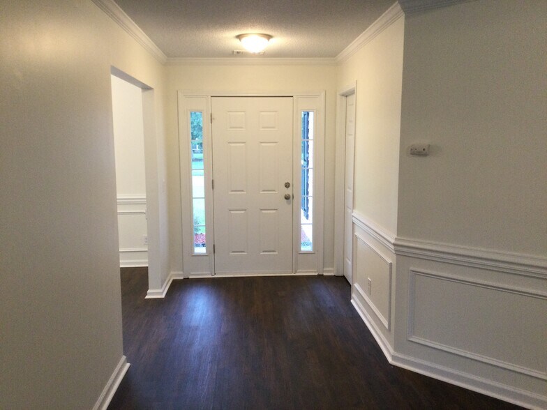 Building Photo - 128 Nandina Wy