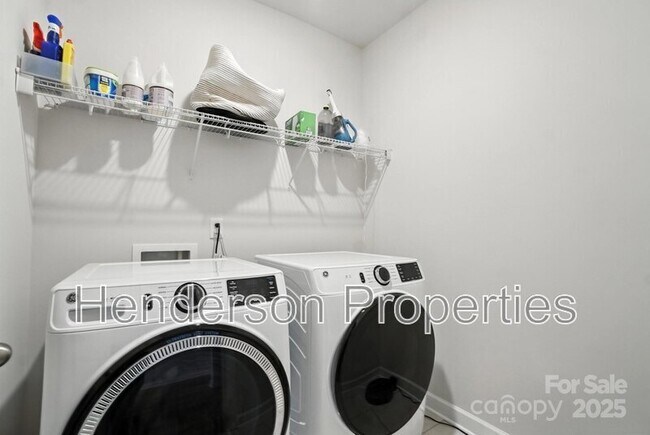 Building Photo - 3140 Seville St