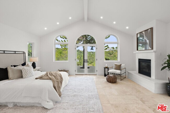 Building Photo - 10825 Savona Rd