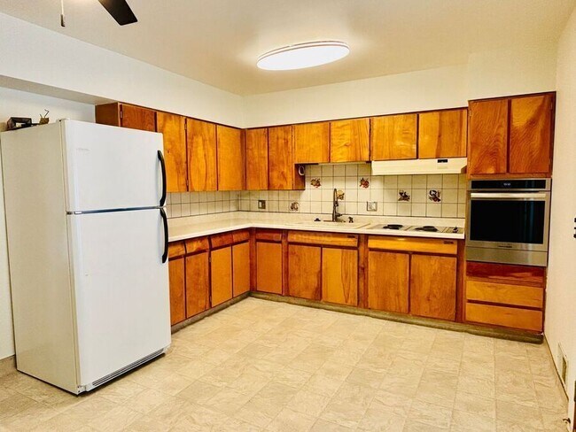 Building Photo - 5721 Everett St