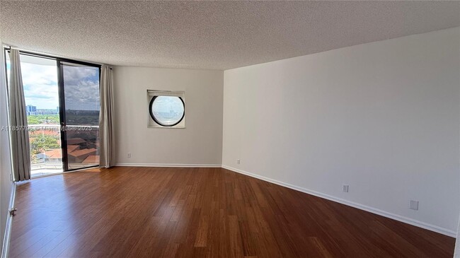 Building Photo - 3610 Yacht Club Dr