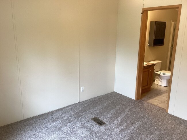 Building Photo - Three Bedroom House