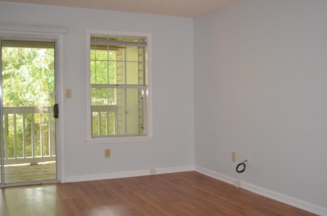 Building Photo - 249 Schultz St