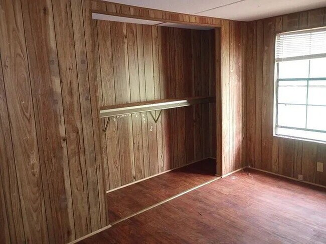 Building Photo - "Charming 2-Bed, 2-Bath Retreat in Laurens - Your Perfect Cozy Getaway!"
