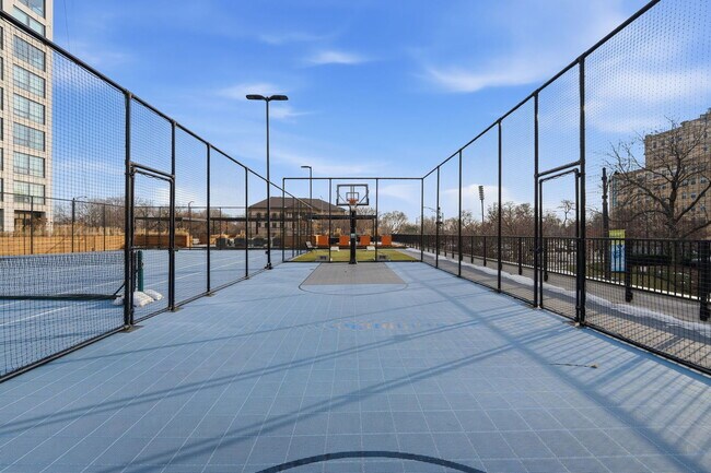 Building Photo - 2020 N Lincoln Park W