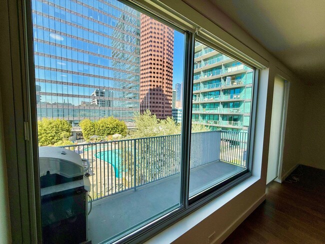 Building Photo - DTLA Penthouse Floor 1BD Condo w/Utilities...