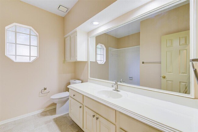 Building Photo - 16606 Shadow Path Dr