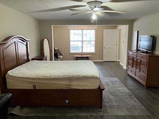 Building Photo - 623 N Gloster St