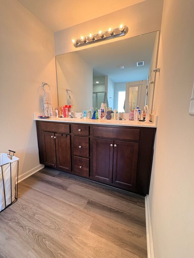 Building Photo - Welcome To Heritage New River Side