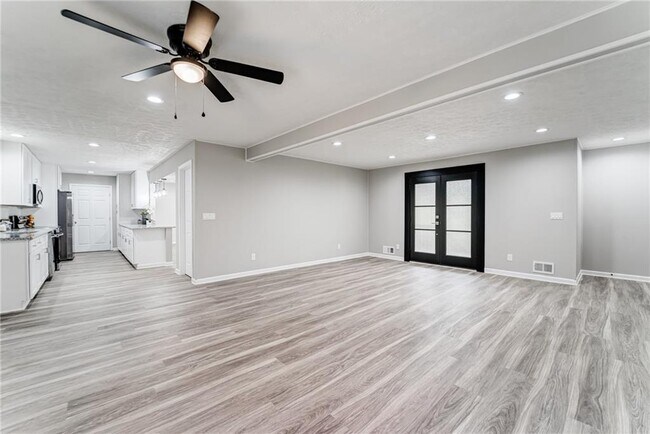 Building Photo - 770 Pine Lake Dr NW
