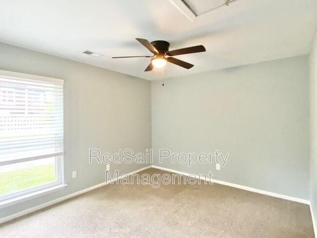 Building Photo - 1449 Longdale Dr