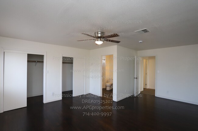 Building Photo - Newly Renovated 4 bedroom + 2 1/2 bathroom...