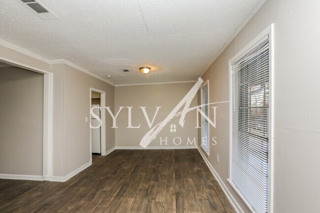 Building Photo - This 4 bedroom, 2 bathroom home is exactly...