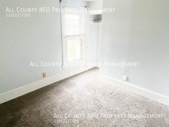 Building Photo - 1852 W 45th St