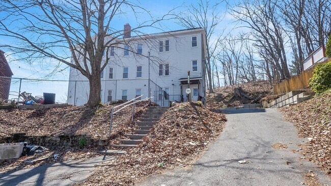 Building Photo - 1442 Main St